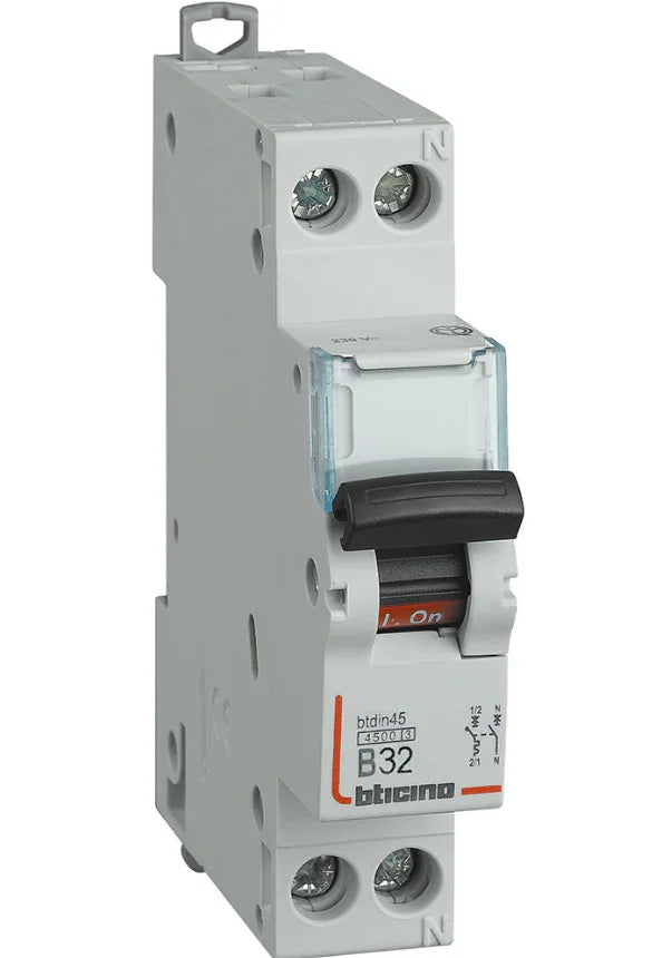BTicino F881NA/32 Interruttore Magnetotermico 32A 1P+N - Alta Sicurezza e Installazione Facile