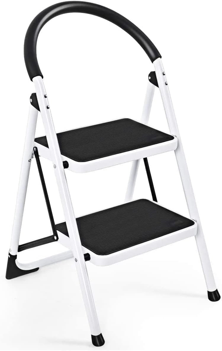 Scaletta pieghevole con 2 gradini e maniglione, design antiscivolo e rivestimento in gomma, portata fino a 150 kg.