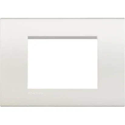 Placca 3P Bianca Living Light BTicino LNA4803BI - Design Elegante e Resistente in Tecnopolimero