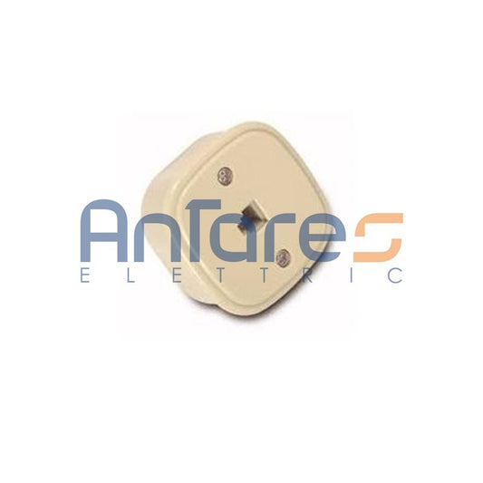 Presa a muro con attacco plug 6/4, installazione facile e pratica per utilizzo elettrico.