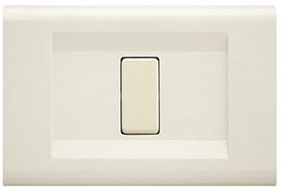 Placca Click 1F Avorio FEB 2581/A, coprinterruttore avorio in tecnopolimero per scatola rettangolare.