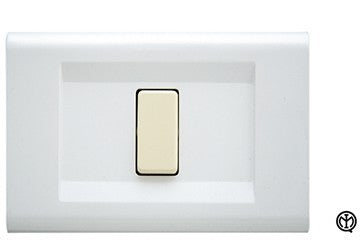 Placca Click 5F di FEB in bianco, con 5 moduli e design moderno, immagine illustrativa.