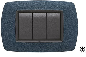 Placca Life 4 posti Vulcanizzato Carta Zucchero, FEB 2984/V/CZ, con tre interruttori in grigio scuro.