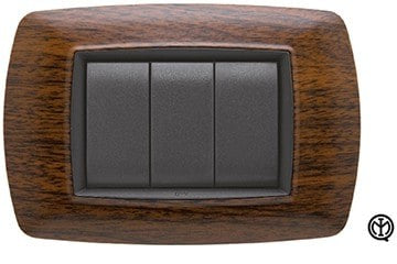 Placca Life 7P in legno scuro con 3 moduliFEB 2987/LS per interruttori, design elegante e funzionale.