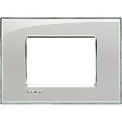 Living Light placca 3 posti grigio ghiaccio - LNA4803KG, quadrata, realizzata in tecnopolimero, elegante e moderna.