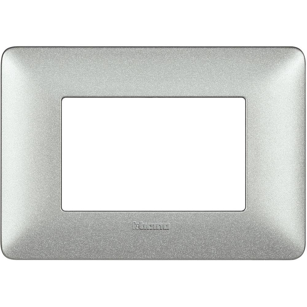 Placca Bticino Matix 3 moduli colore bianco calce - supporto 503SA, altezza 84mm, larghezza 120mm.