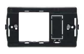 Supporto Unel in plastica nera per scatole da incasso rettangolari, 2 moduli per prese universali, interasse 108 mm.