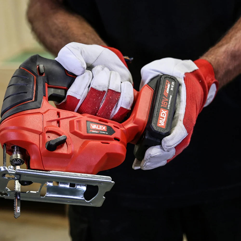 Valex M-SGA 18, Seghetto Alternativo a Batteria, leggero e maneggevole per utilizzo in quota e tagli inclinati.